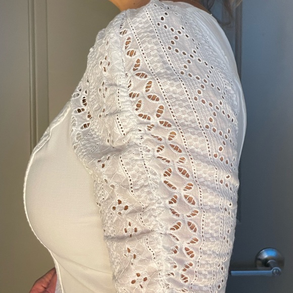 Roku Poly side zip lace top - Picture 4 of 12